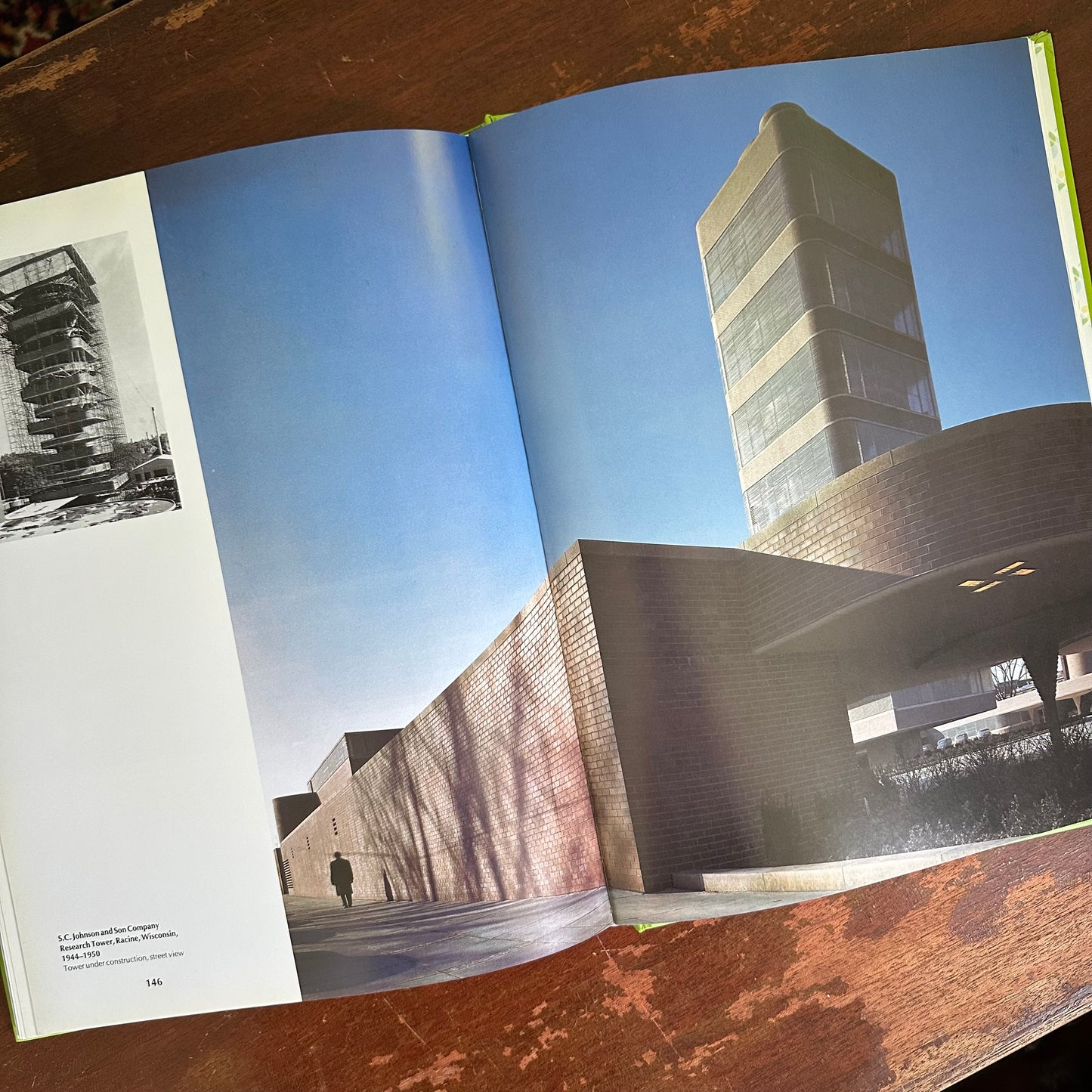 Frank Lloyd Wright - A Beautiful 25th Anniversary Taschen Coffee Table Book