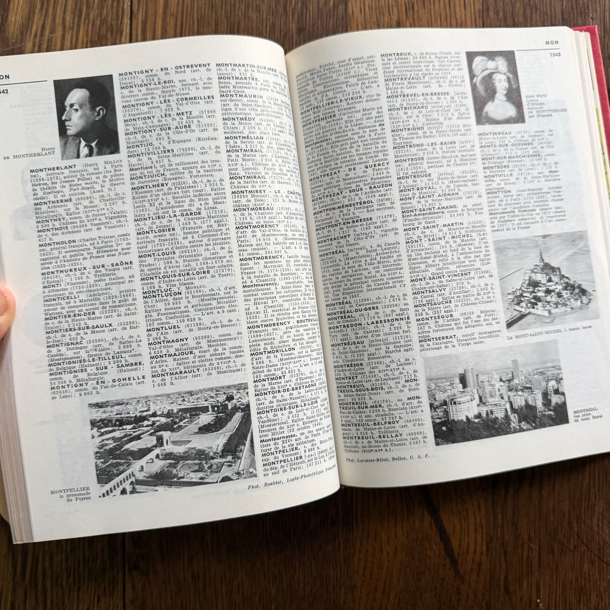 Petit Larousse Illustré, 1976 — French Encyclopedic Dictionary | 71,000 Articles, 5,535 Illustrations, Maps & Color Atlas | Librairie Larousse
