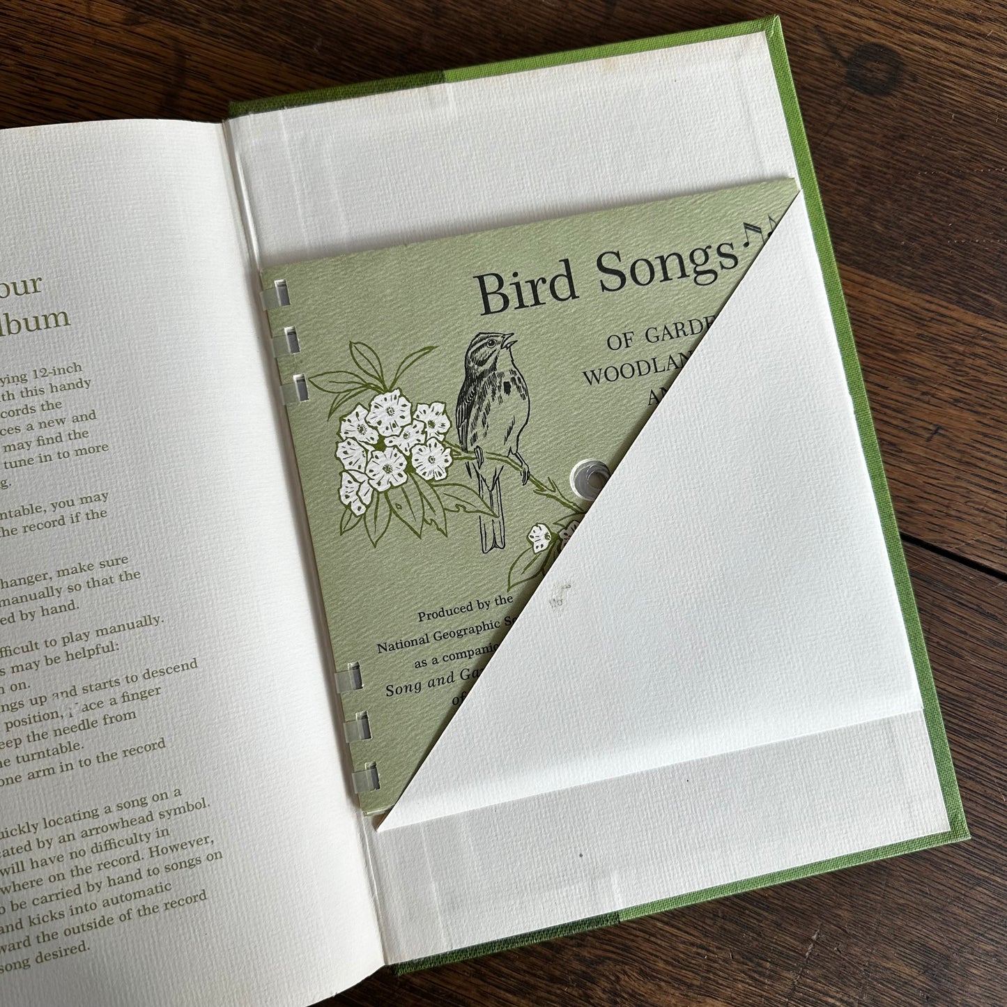 Vintage 1964 Song and Garden Birds of North America – National Geographic Society – Alexander Wetmore – Illustrated Bird Guide w/ Companion Booklet – Birdwatching Book