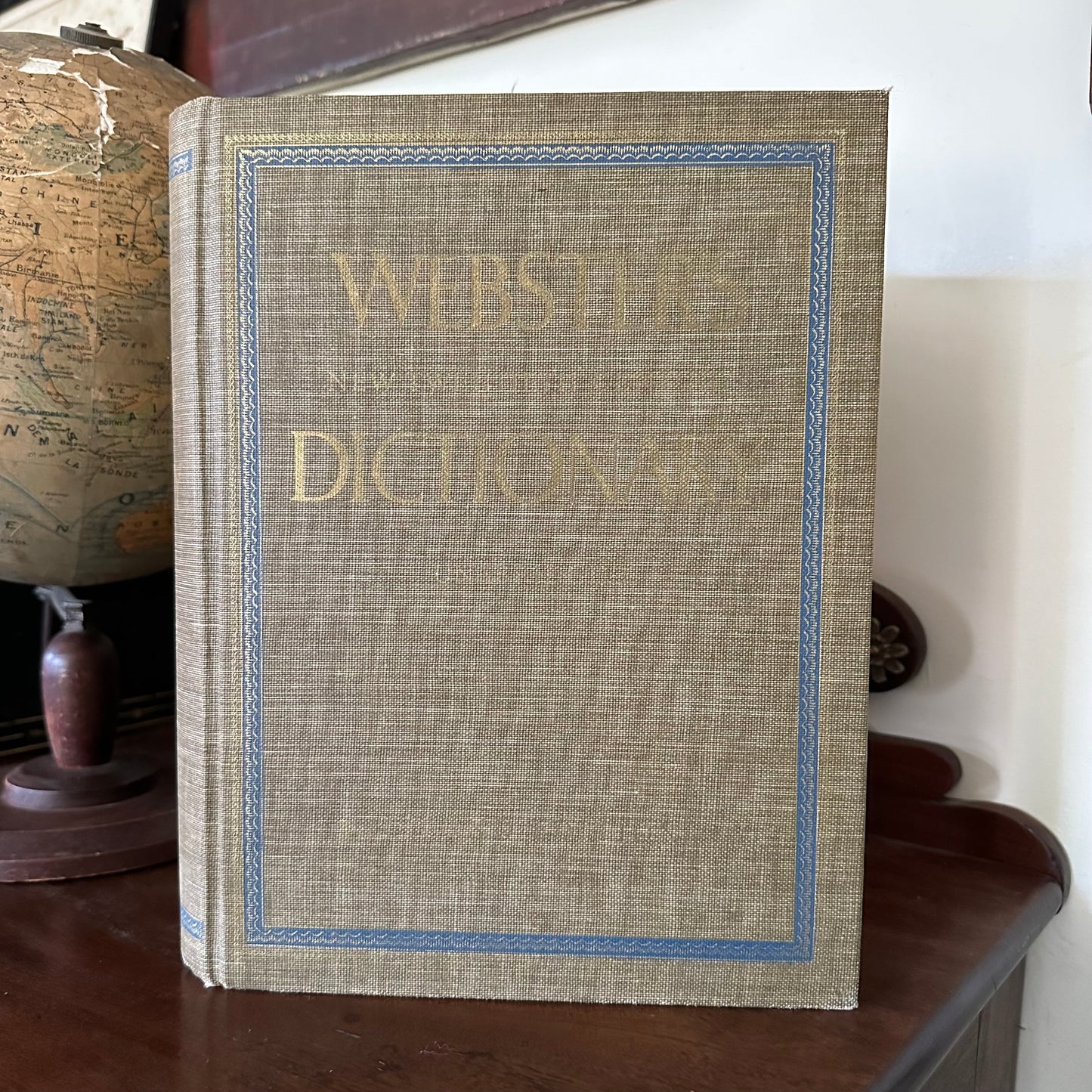 HUGE, Vintage Webster’s Dictionary, 1963