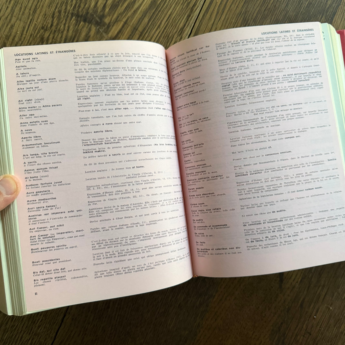 Petit Larousse Illustré, 1976 — French Encyclopedic Dictionary | 71,000 Articles, 5,535 Illustrations, Maps & Color Atlas | Librairie Larousse